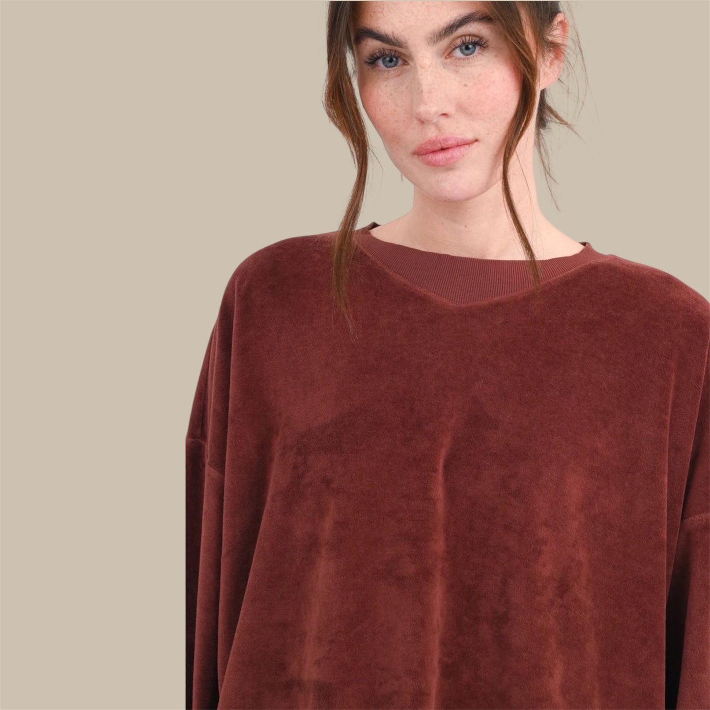 SWEATSHIRT VELVET WAYNE - Brown- Love, Joy & Victory